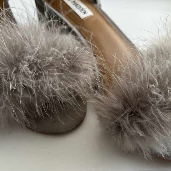 Women’s 🔸Steve Madden🔸 Imelda Grey Feathers 🪶 Sandals - Picture 4 of 15